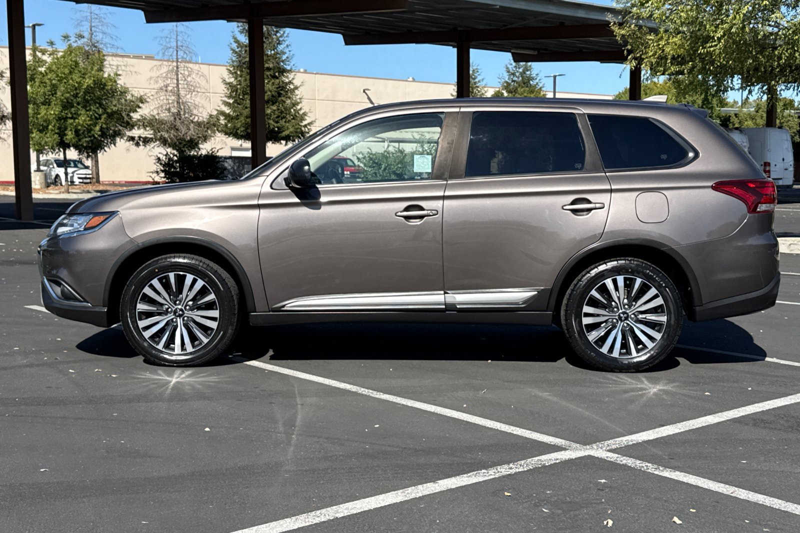 Used 2020 Mitsubishi Outlander ES FWD image 14
