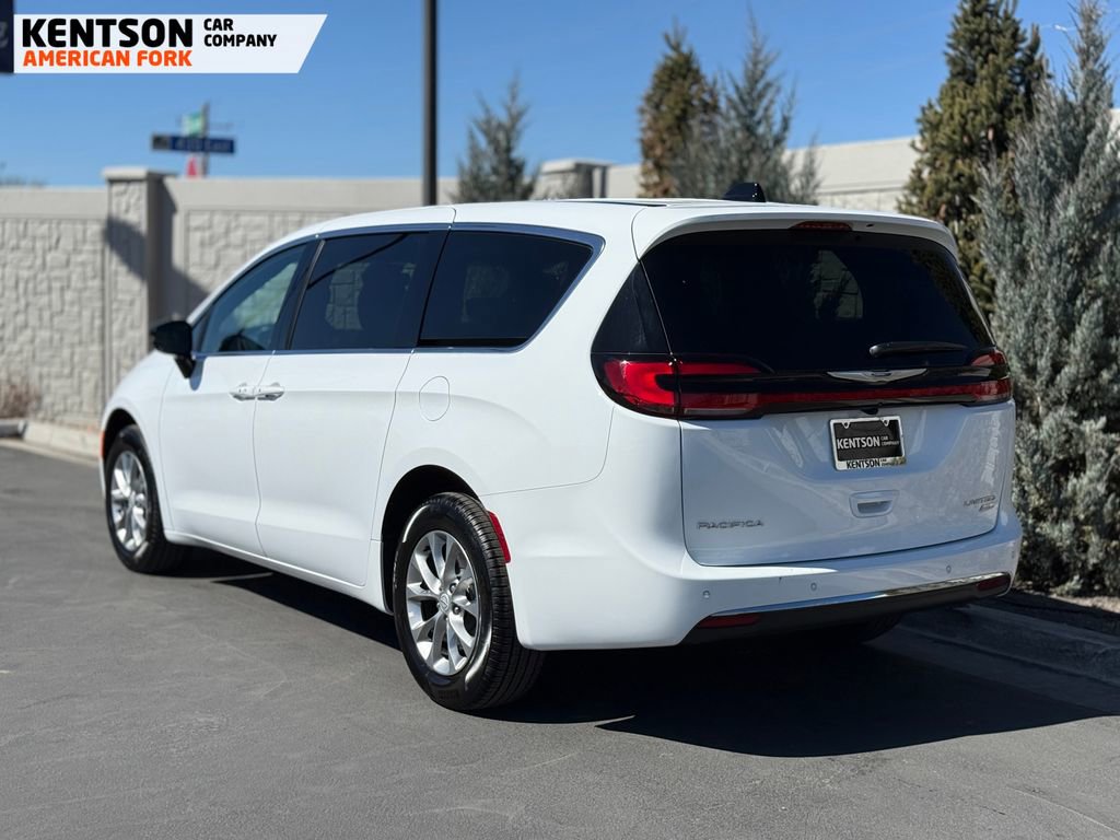 Used 2026 Chrysler Pacifica Limited image 6