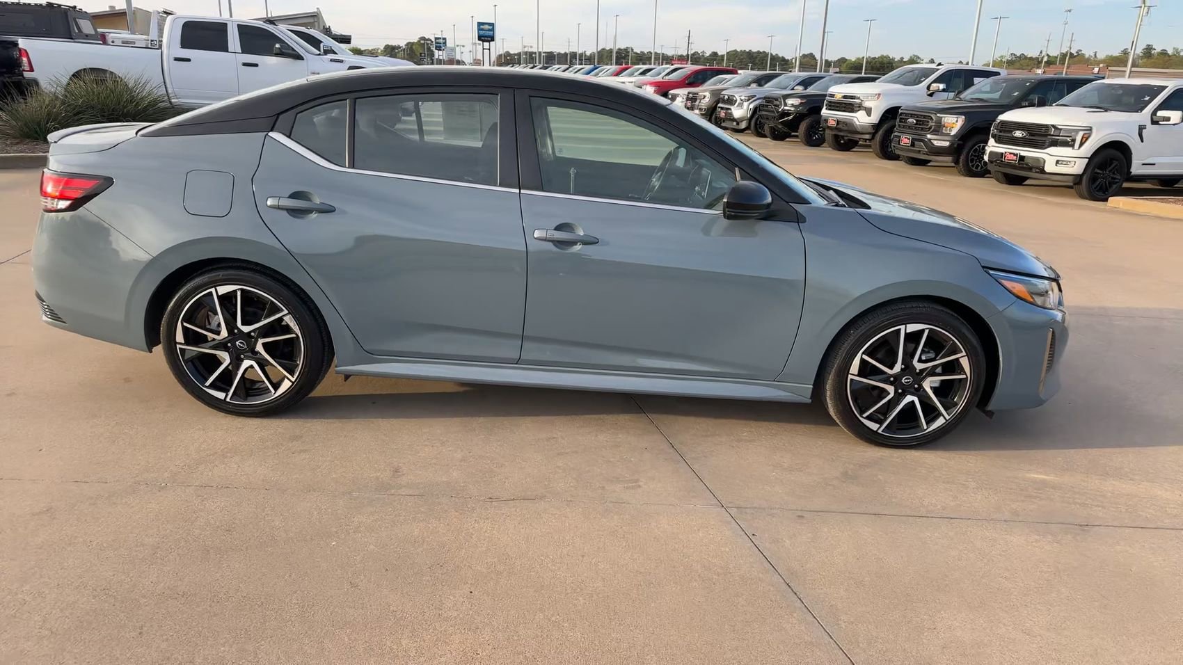 Used 2024 Nissan Sentra SR w/ Trunk Package FWD image 2