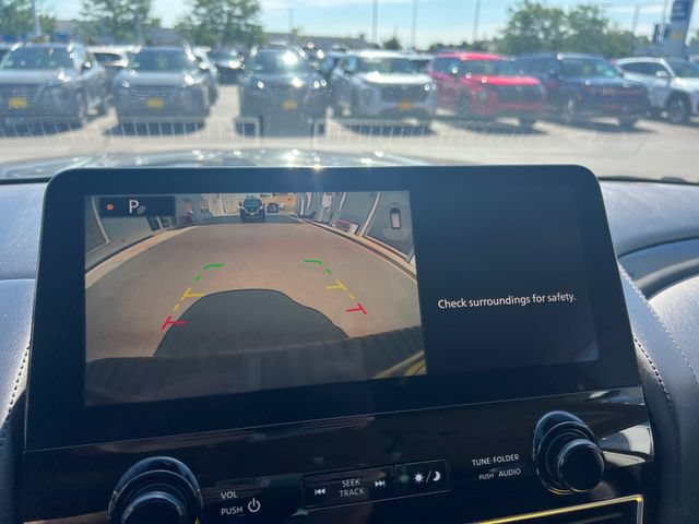 Used 2024 Nissan Armada SV AWD/4WD image 16
