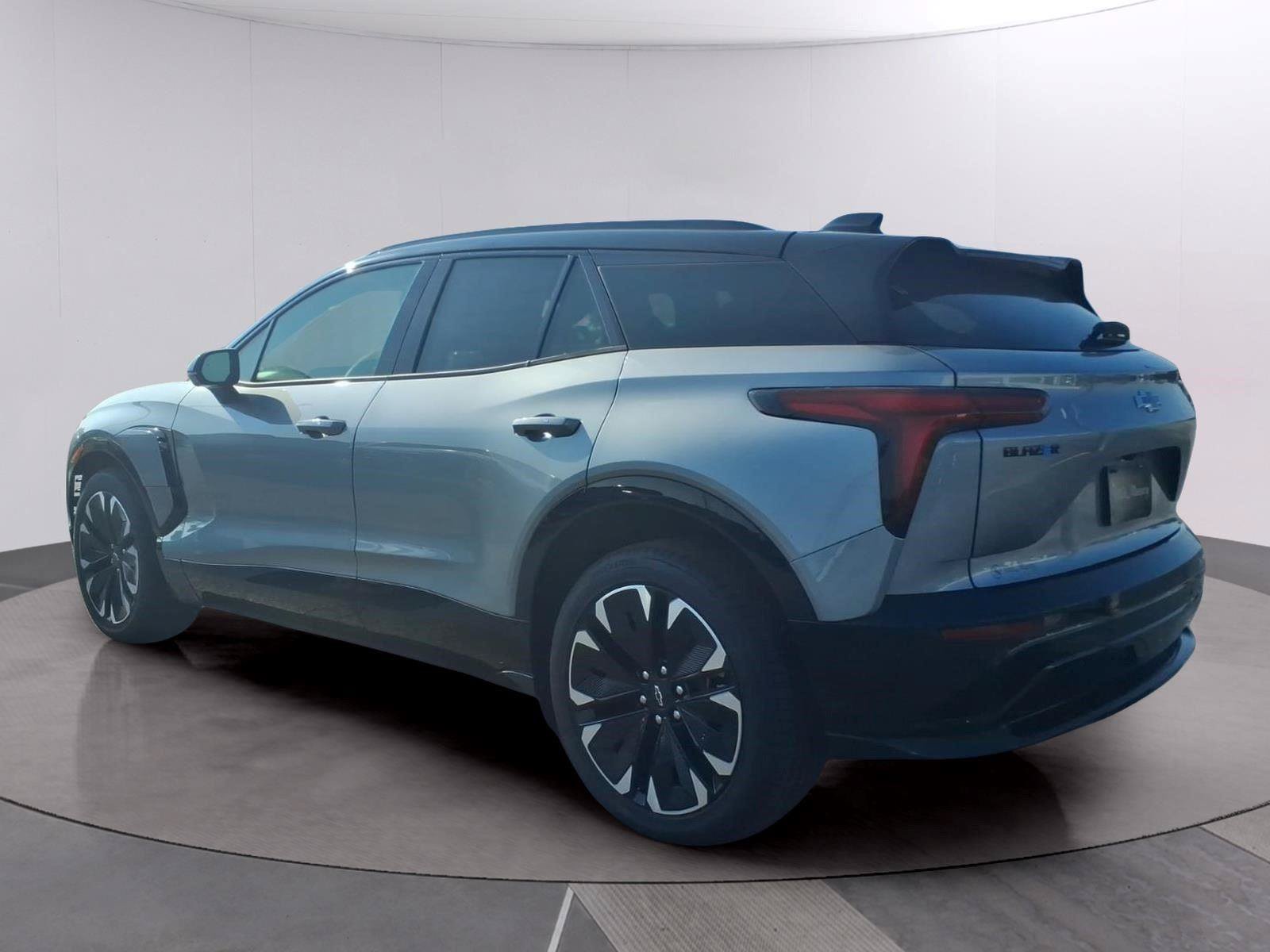 New 2026 Chevrolet Blazer EV RS AWD/4WD image 3