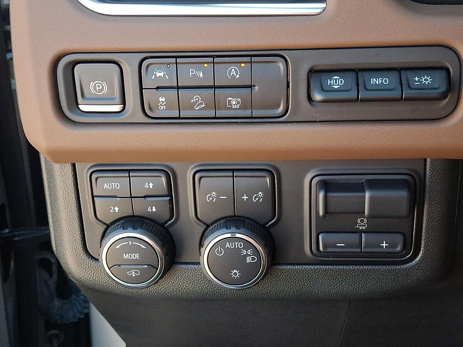 Certified 2024 Chevrolet Suburban High Country AWD/4WD image 25