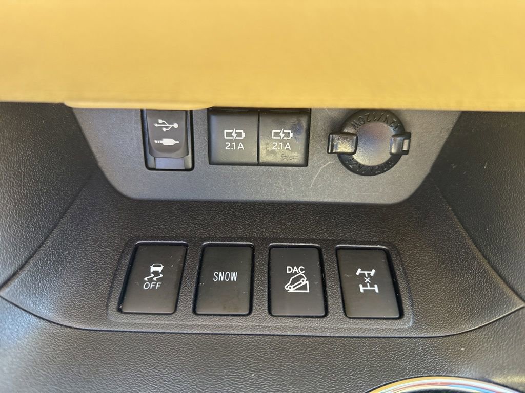 Used 2017 Toyota Highlander Plus AWD/4WD image 20