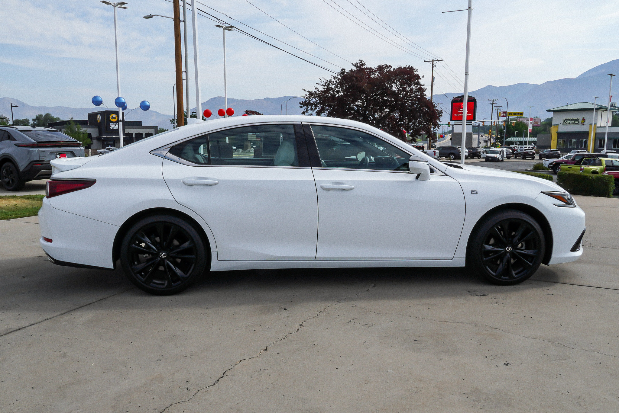 Used 2023 Lexus ES 350 F Sport w/ Accessory Package (Z2) FWD image 9