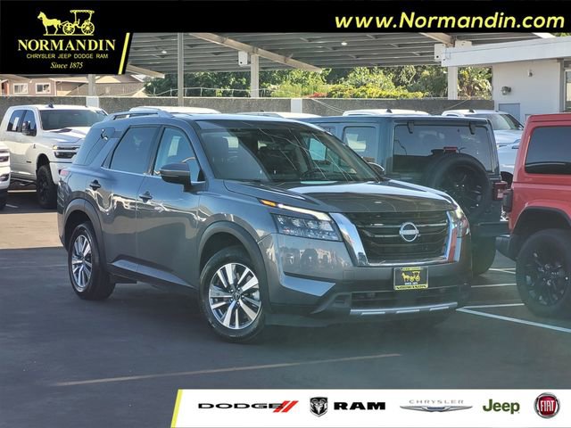 Used 2025 Nissan Pathfinder SL FWD image 1