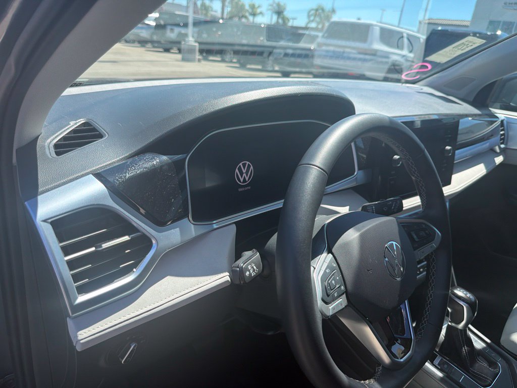 Used 2025 Volkswagen Taos SE AWD/4WD image 13
