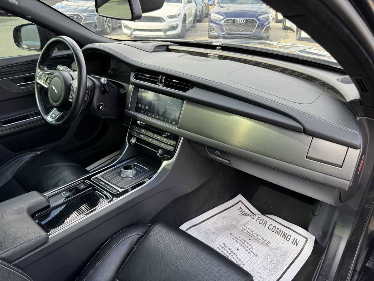 Used 2016 Jaguar XF S image 30