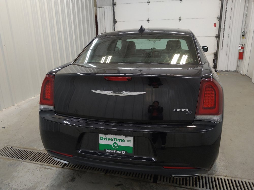 Used 2017 Chrysler 300 S image 7
