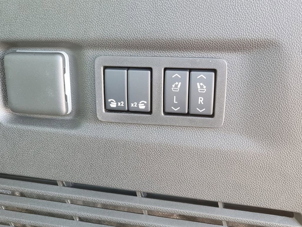 New 2025 GMC Yukon XL Denali w/ Sun & Power Step Package image 11