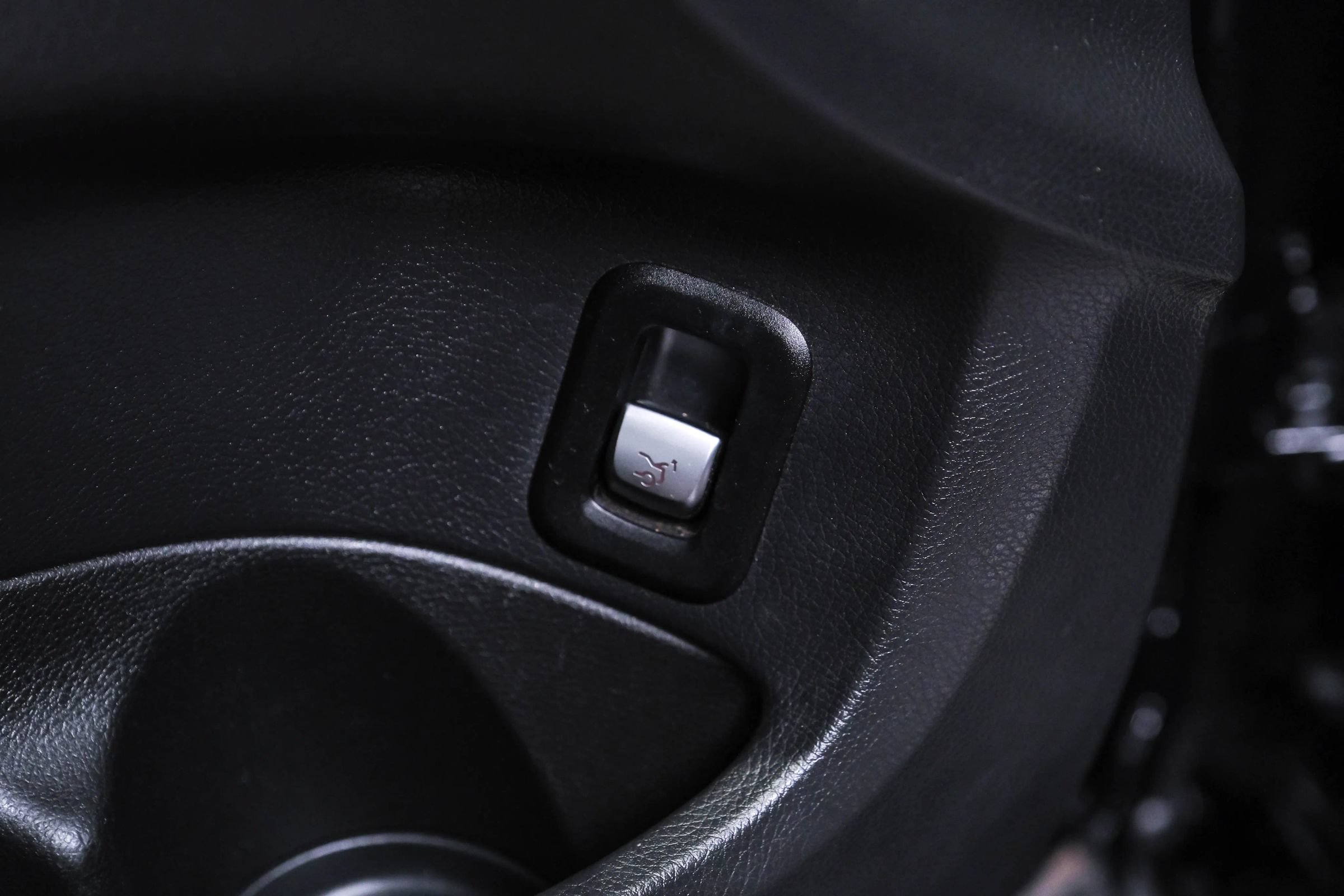 Used 2015 Mercedes-Benz C 300 Sedan image 39