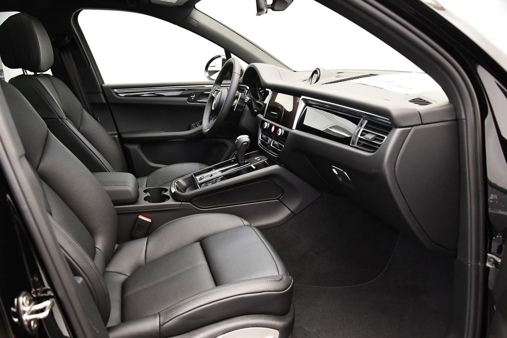 Used 2025 Porsche Macan image 49