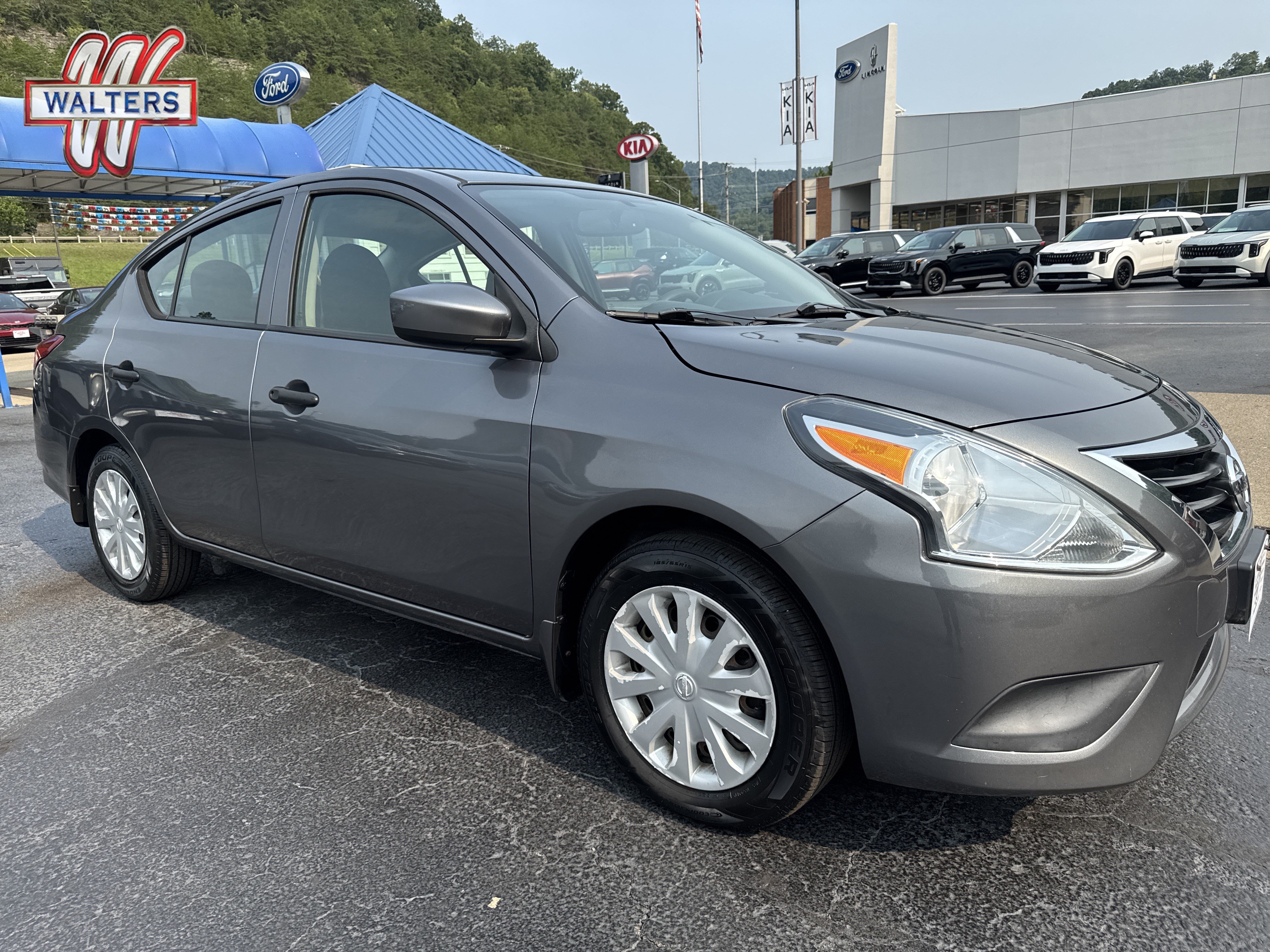 Used 2017 Nissan Versa S Plus FWD image 1