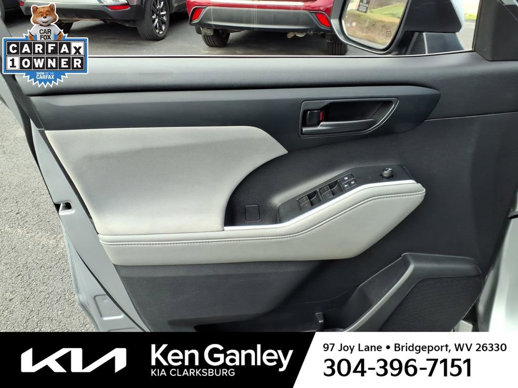 Used 2021 Toyota Highlander LE image 12