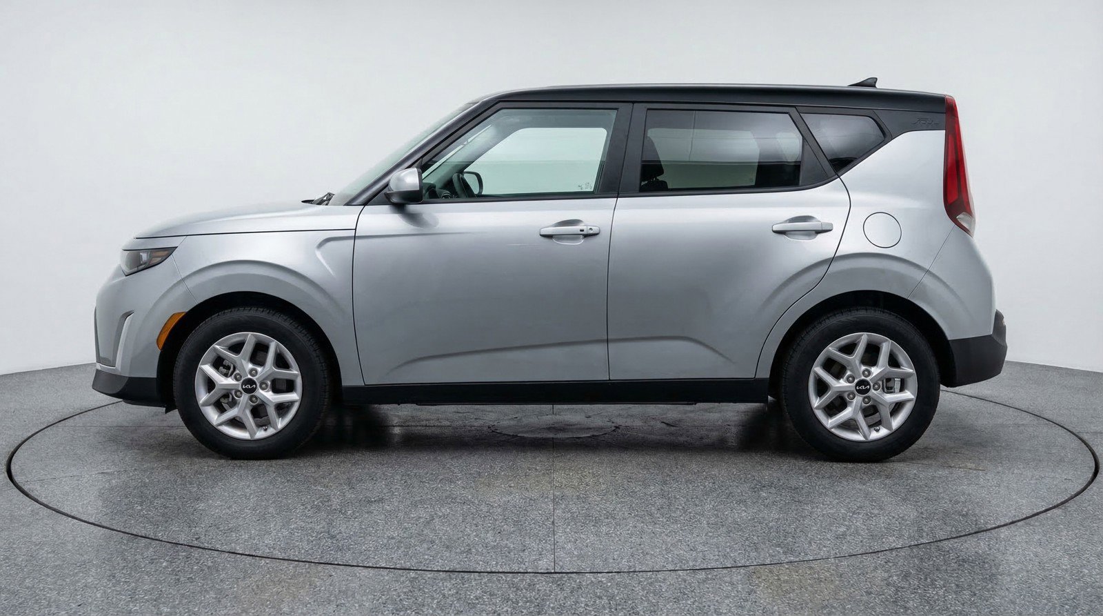 Used 2025 Kia Soul LX w/ LX Technology Package FWD image 5