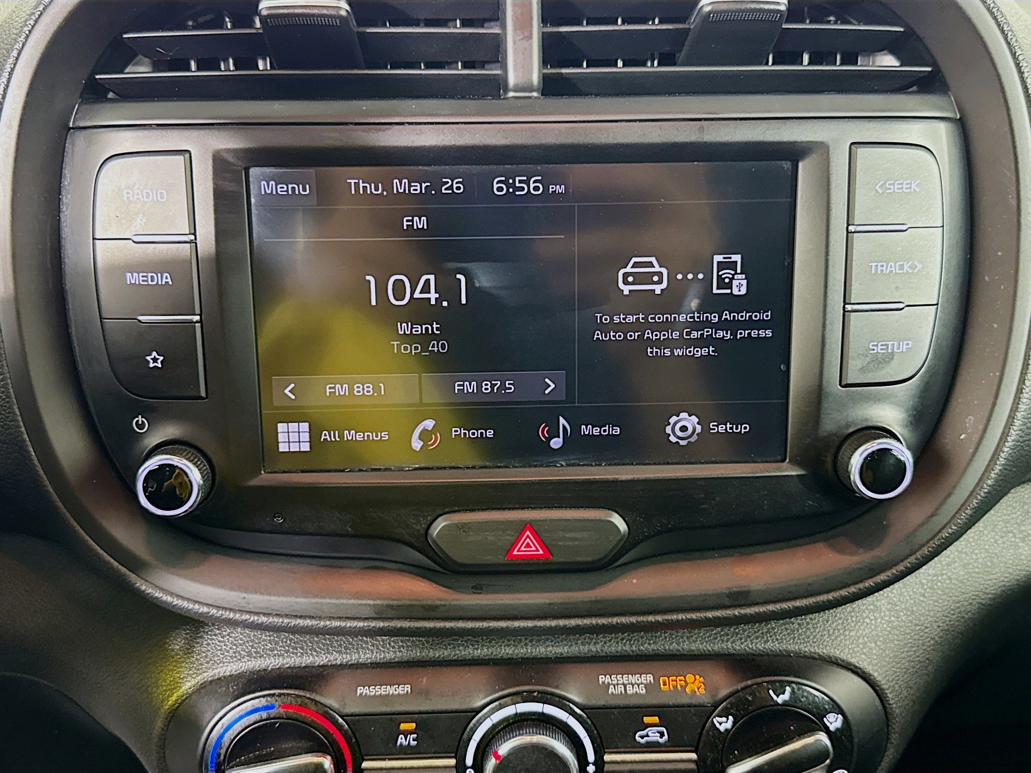 Used 2023 Kia Soul LX w/ LX Technology Package FWD image 17