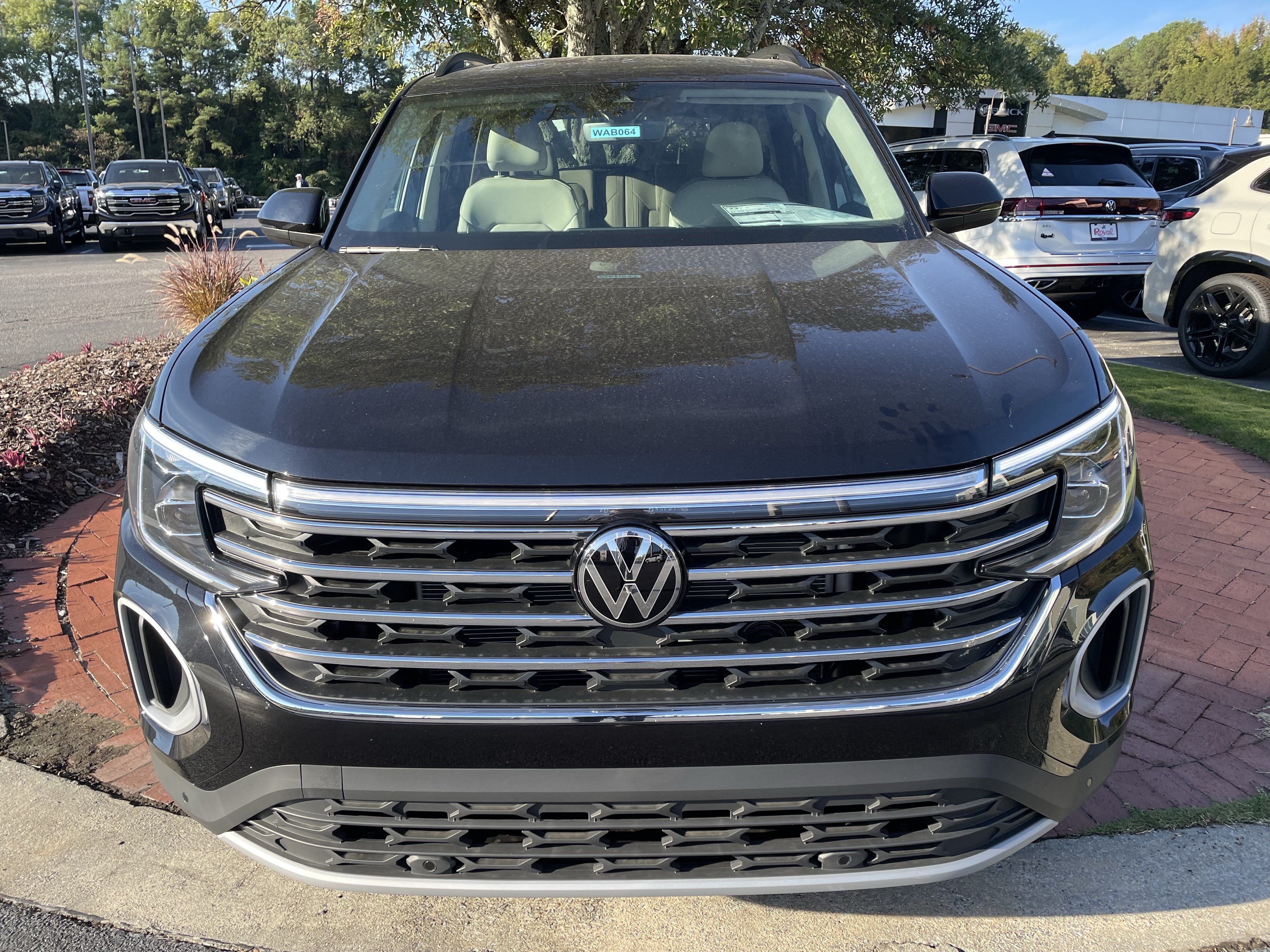 New 2026 Volkswagen Atlas SE FWD image 2