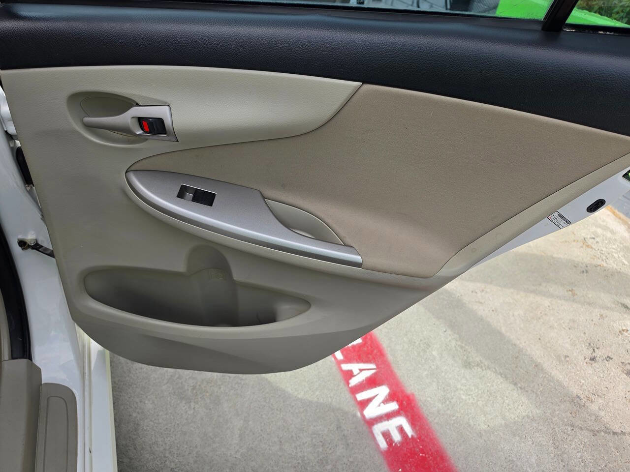 Used 2011 Toyota Corolla LE FWD image 28
