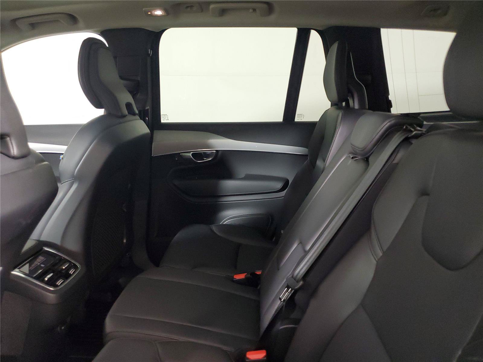 Used 2025 Volvo XC90 B5 Core AWD/4WD image 12