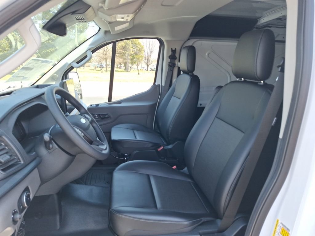 New 2026 Ford Transit 150 Low Roof RWD image 4
