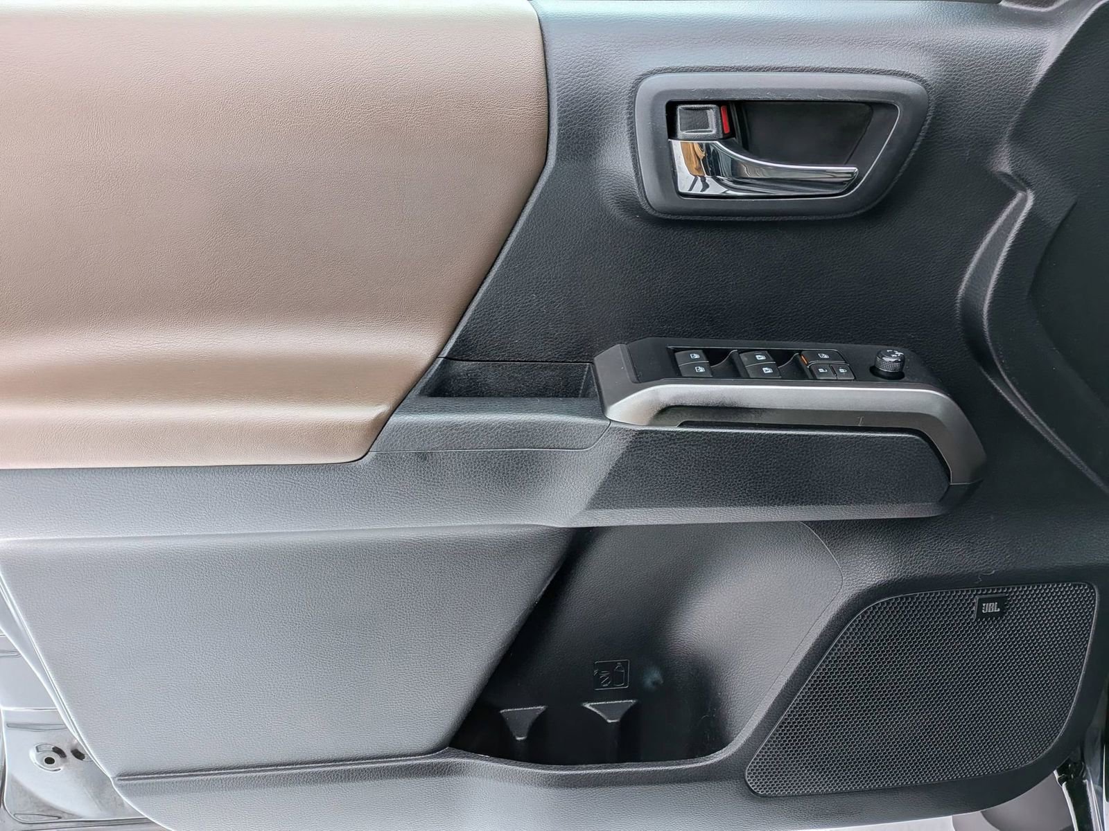 Used 2019 Toyota Tacoma Limited image 13