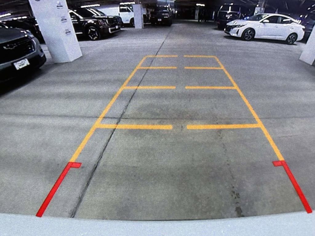 Used 2023 Chevrolet Traverse RS image 31