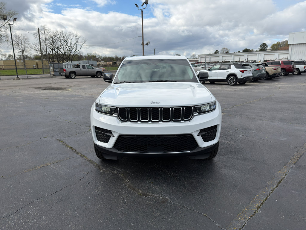 Used 2023 Jeep Grand Cherokee Laredo X image 2