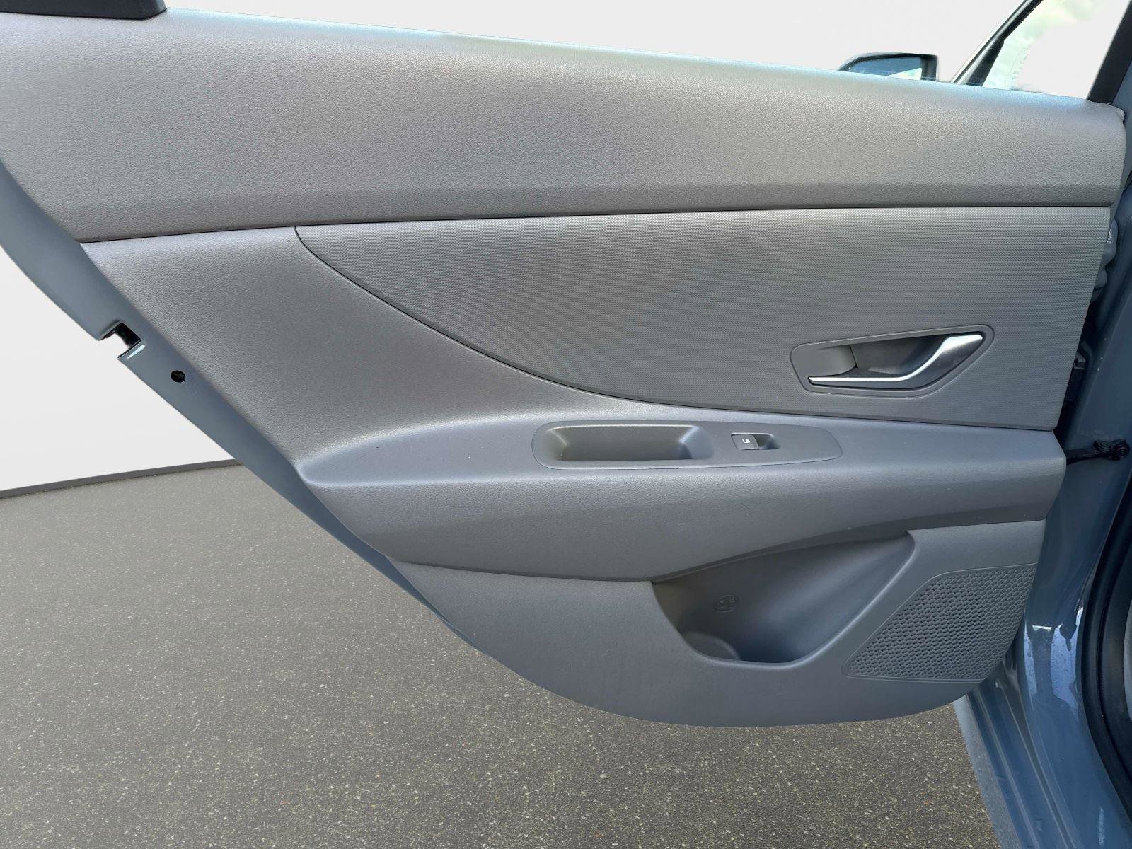 Used 2023 Hyundai Elantra SEL w/ Cargo Package image 11