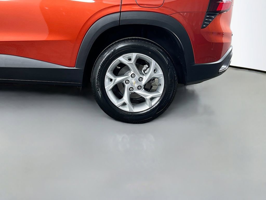 Used 2024 Chevrolet Trax LS w/ LS Convenience Package FWD image 29