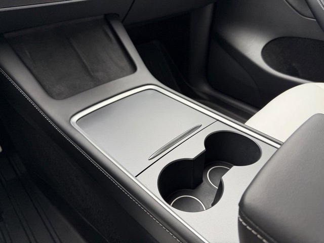 Used 2022 Tesla Model Y Performance image 9