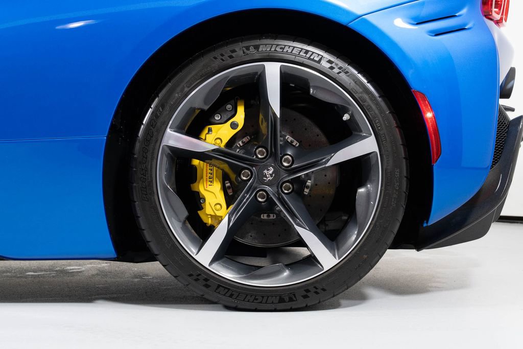 Used 2022 Ferrari SF90 Spider image 14