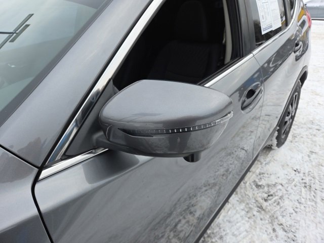 Used 2017 Nissan Rogue SV image 35