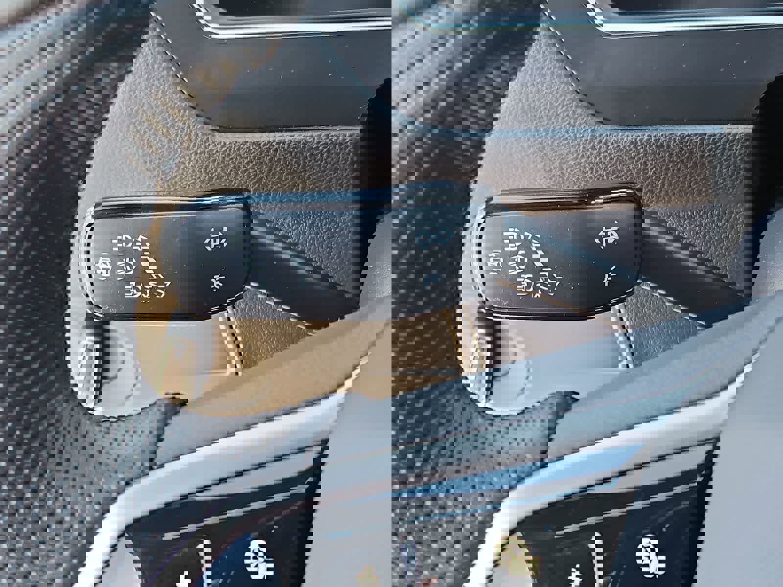 Used 2024 Volkswagen Tiguan SE R-Line image 27