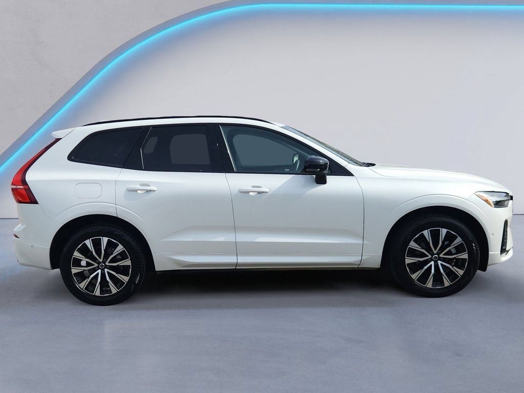 Certified 2025 Volvo XC60 B5 Plus AWD/4WD image 3