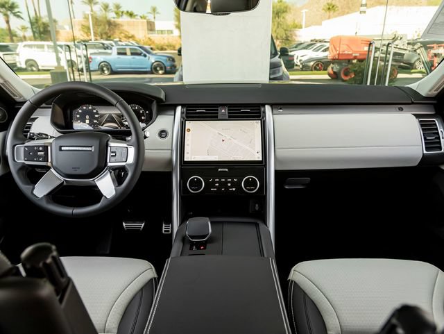New 2026 Land Rover Discovery Limited Edition AWD/4WD image 22