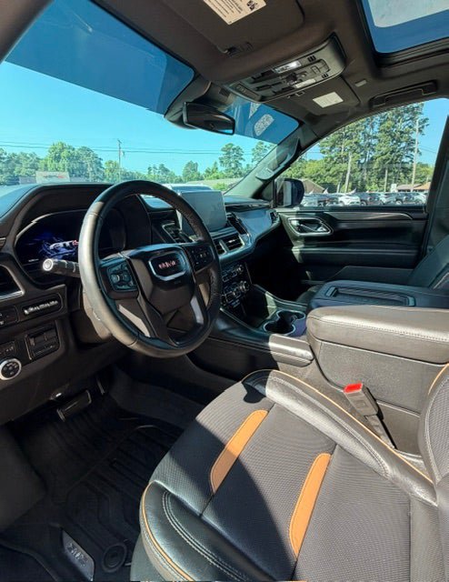Used 2024 GMC Yukon AT4 w/ Technology Package AWD/4WD image 9