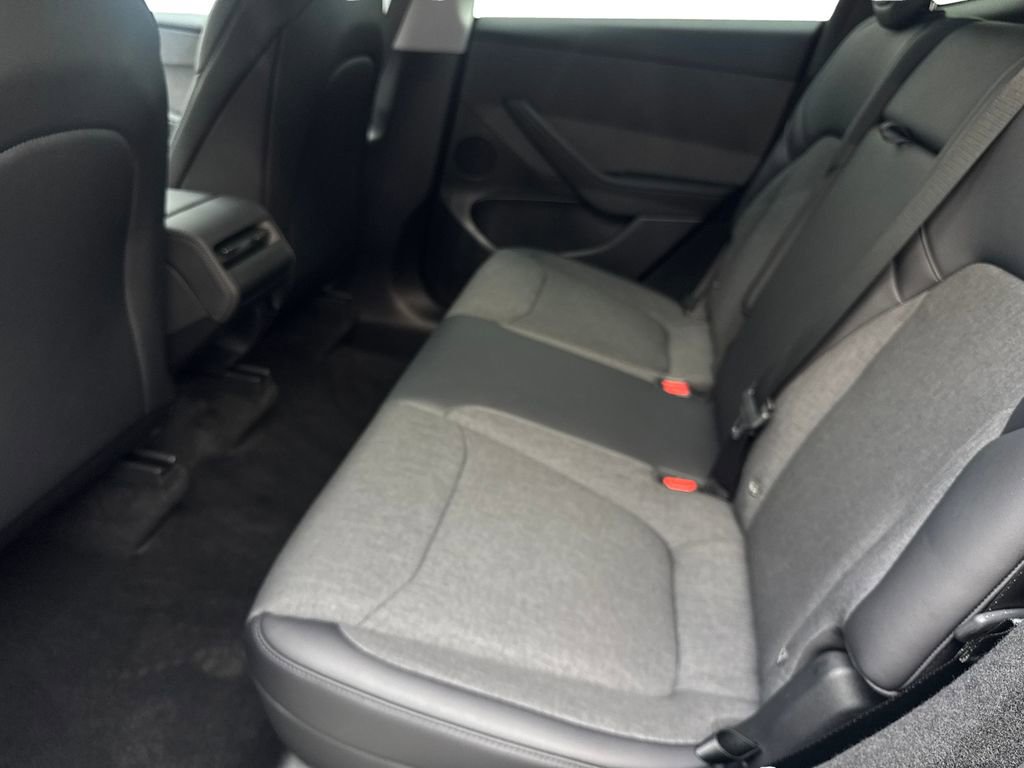 Used 2026 Tesla Model Y 2WD image 31