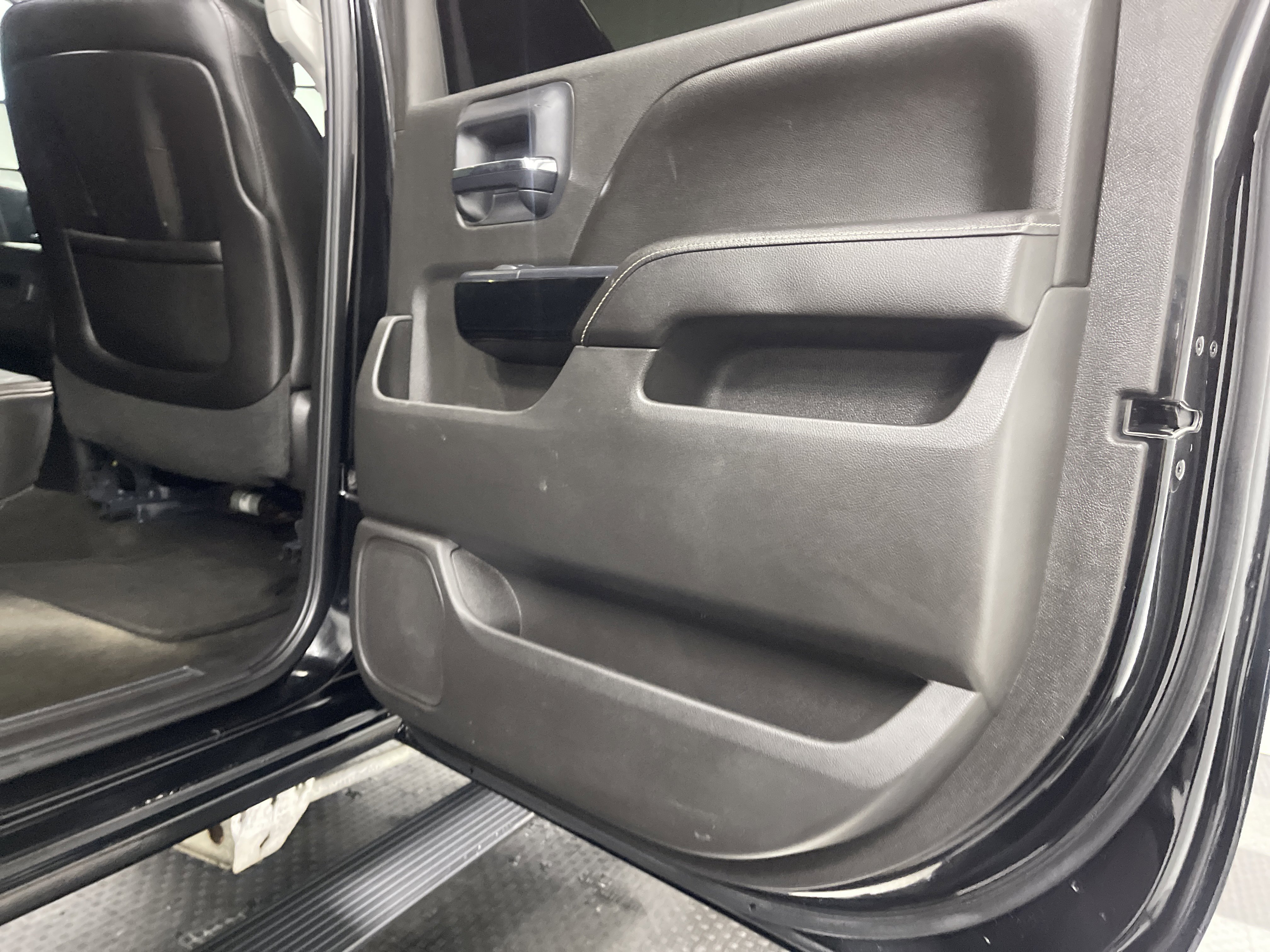 Used 2015 GMC Sierra 3500 Denali w/ Duramax Plus Package image 18