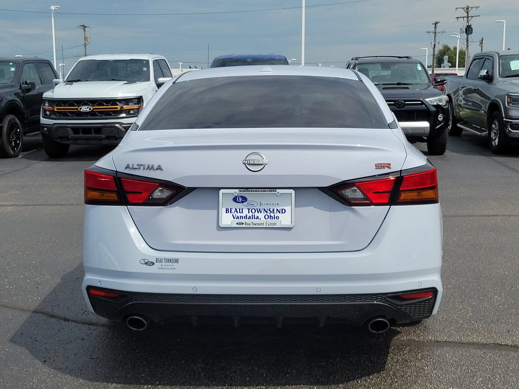 Used 2024 Nissan Altima 2.5 SR w/ SR Premium Package FWD image 5