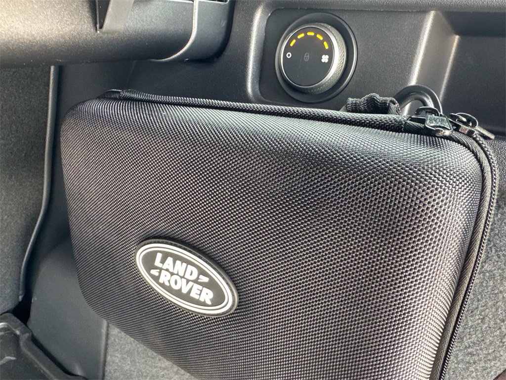 Certified 2024 Land Rover Discovery Sport Dynamic SE image 8