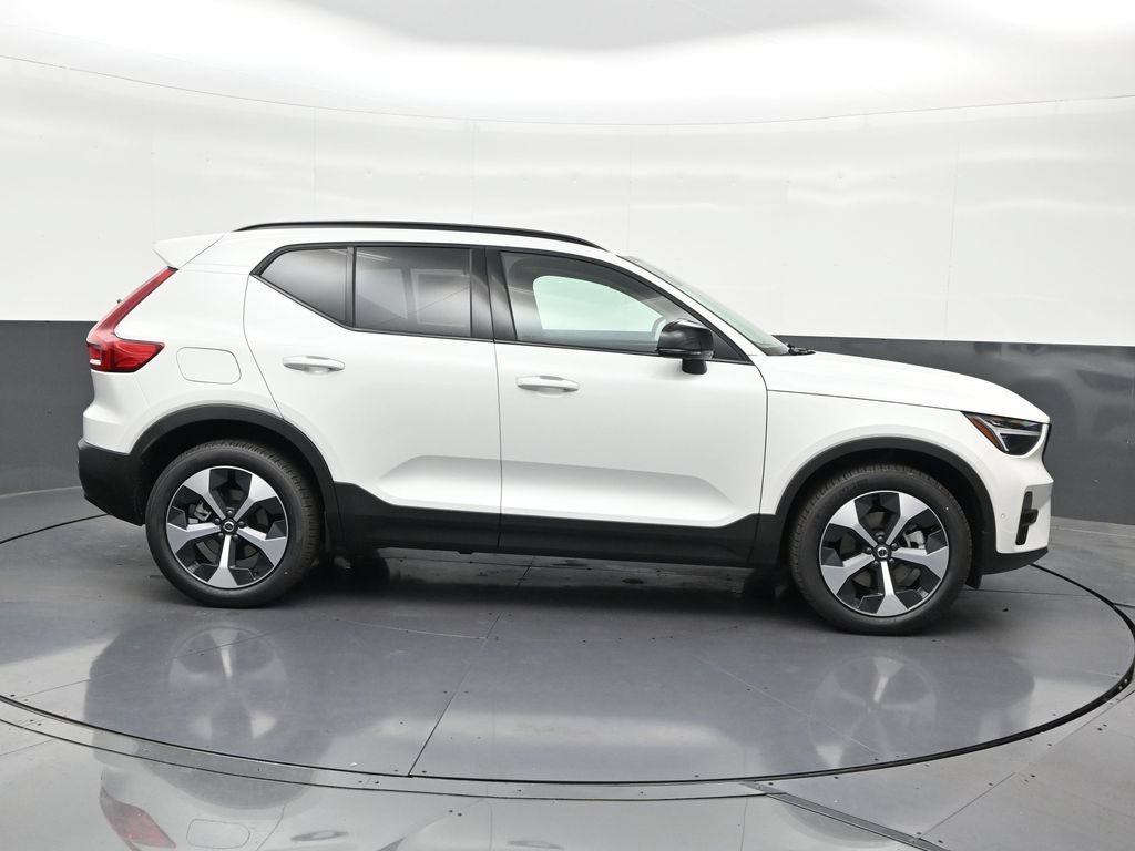 New 2026 Volvo XC40 B5 Plus w/ Protection Package Premier AWD/4WD image 6