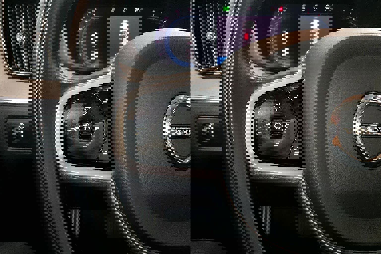 Used 2022 Volvo XC60 B5 Inscription w/ Advanced Package image 19