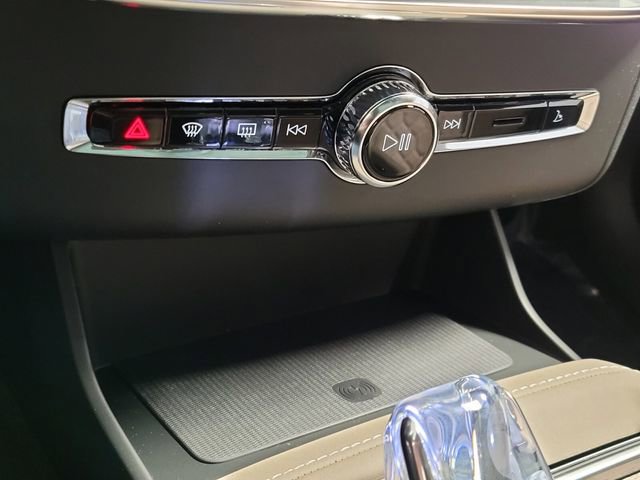 New 2026 Volvo XC90 T8 Plus w/ Protection Package Premier AWD/4WD image 19