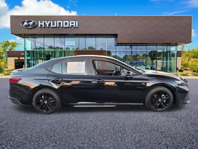 Used 2026 Toyota Camry SE FWD image 5
