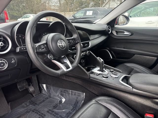 Used 2021 Alfa Romeo Giulia Sprint w/ Cold Weather Package image 33