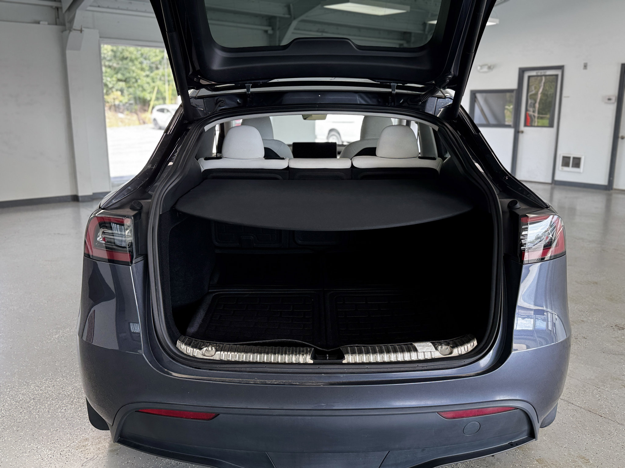 Used 2023 Tesla Model Y Performance AWD/4WD image 29