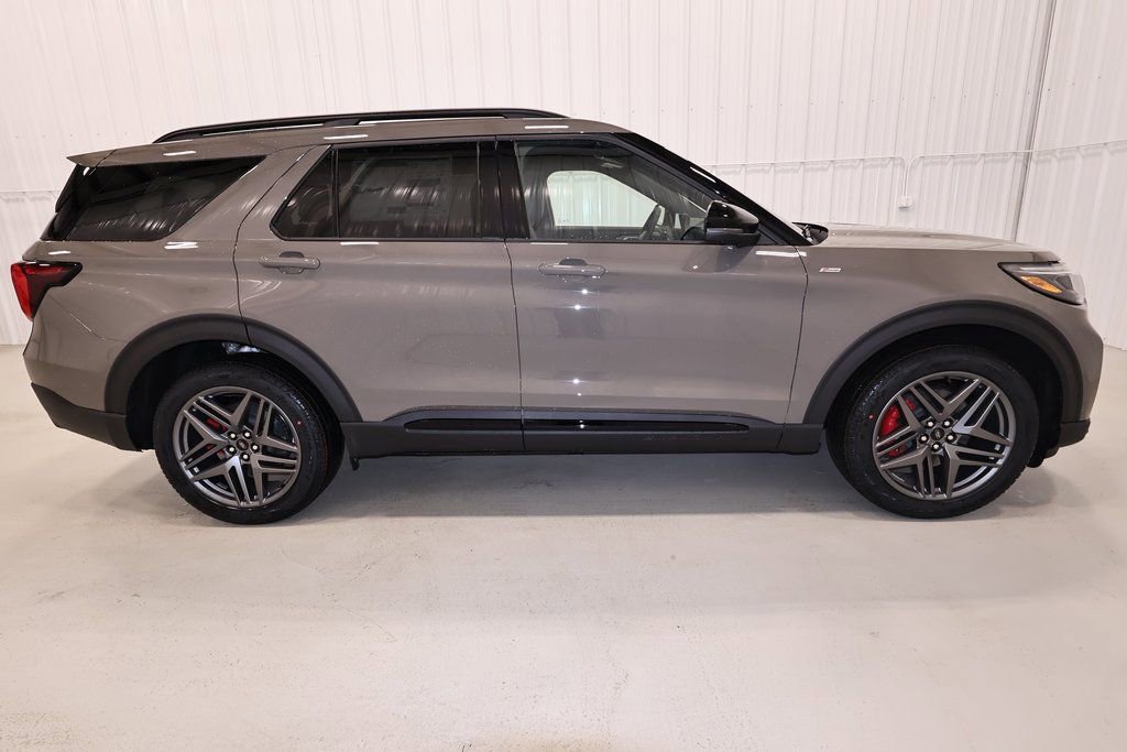 New 2026 Ford Explorer ST-Line w/ ST-Line Street Pack image 2