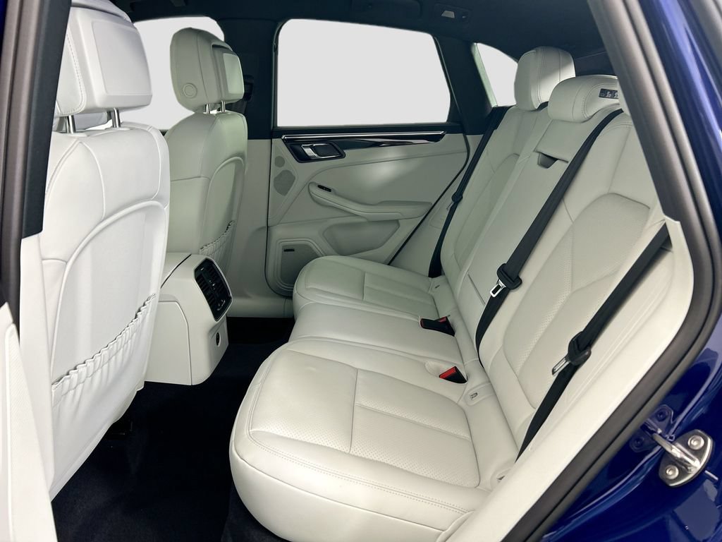 Used 2026 Porsche Macan AWD/4WD image 19