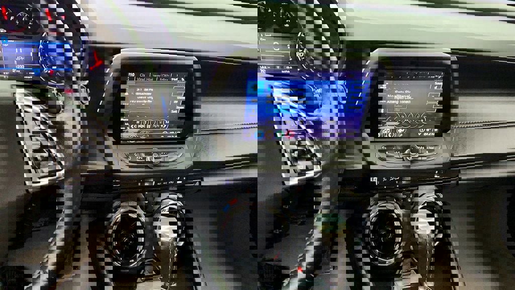 Used 2022 Chevrolet Camaro LT w/ Technology Package image 17