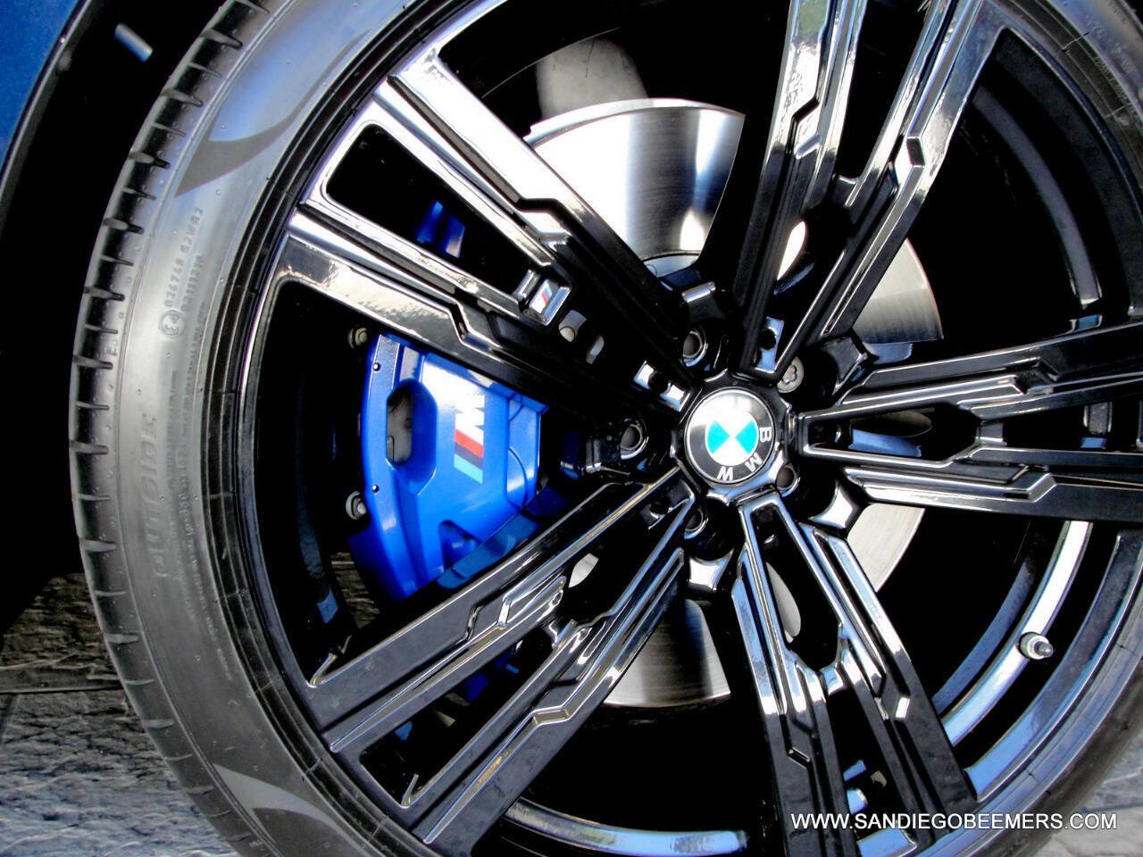 Used 2023 BMW 740i 740i M SPORT PRO+HUD+SWAROVSKI w/ Parking Assistance Package image 2