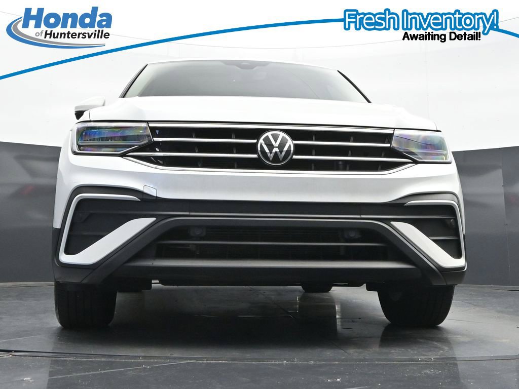 Used 2023 Volkswagen Tiguan SE w/ Panoramic Sunroof Package FWD image 28